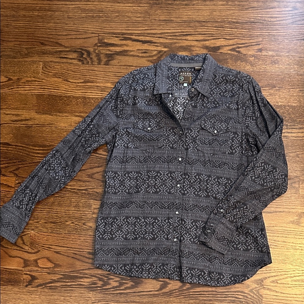 Roper Women’s Black Patterned Pearl Snap Top